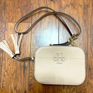 This bag has never been used! In perfect condition.